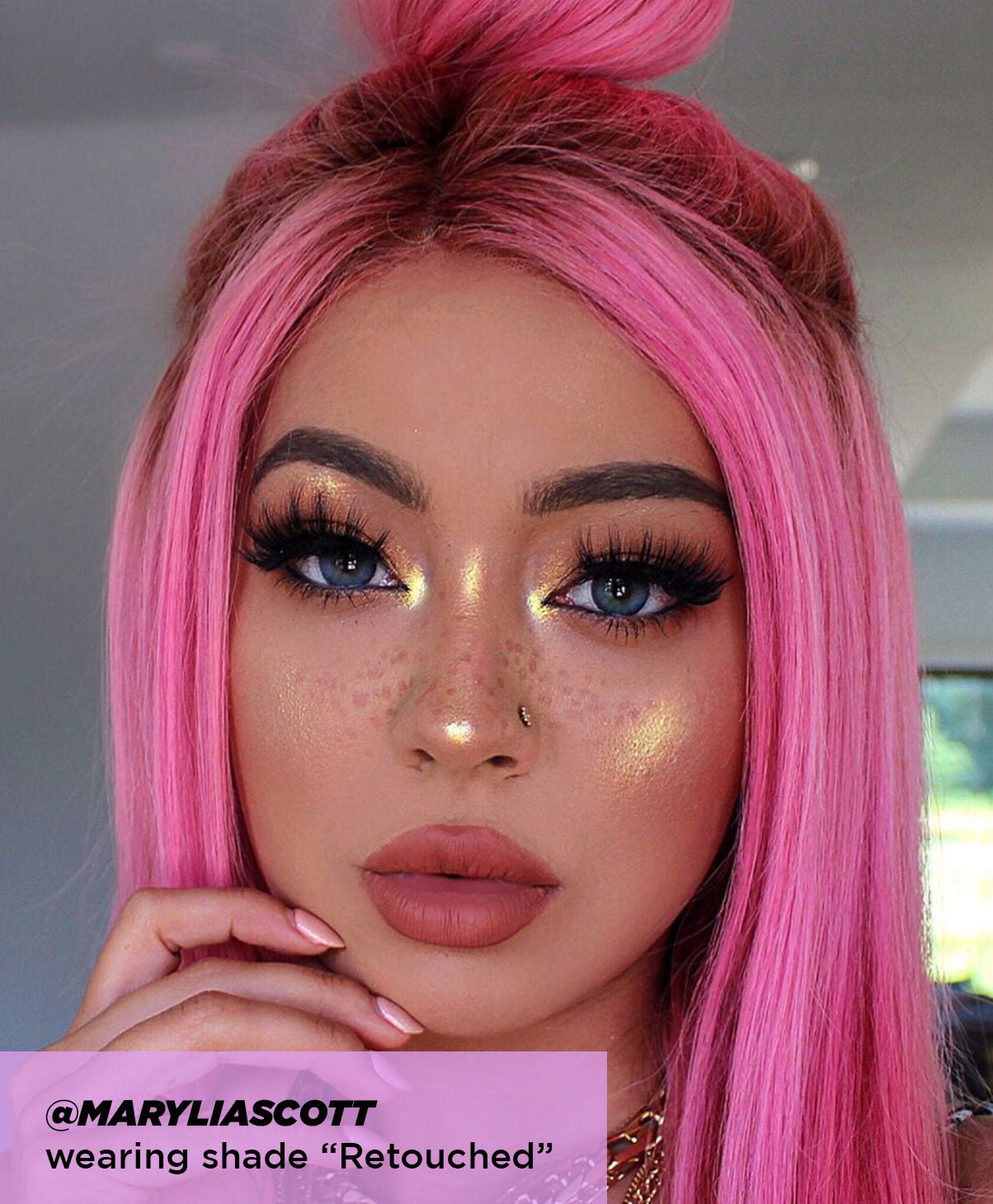 Highlighter Palette - wearing shade "Retouched"