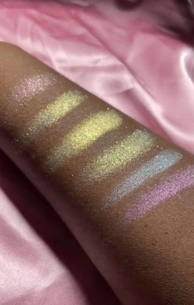 “YoUr HiGhLiGhT iS ToO BrIgHt” Highlighter Palette